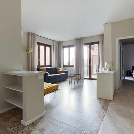 Guesthost - Naba Elegant & Spacious With 3 Balconies * מילאנו