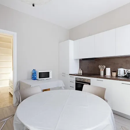 Guesthost - Naba Elegant & Spacious With 3 Balconies מילאנו