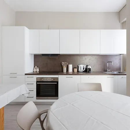 Guesthost - Naba Elegant & Spacious With 3 Balconies מילאנו