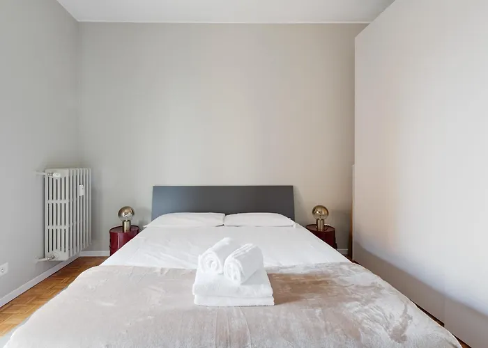 Apartment Guesthost - Naba Elegant & Spacious With 3 Balconies Milan