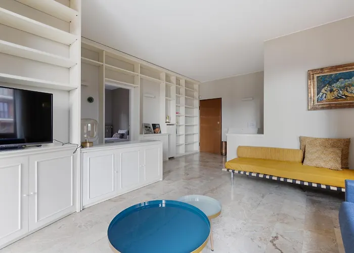 Guesthost - Naba Elegant & Spacious With 3 Balconies Apartment