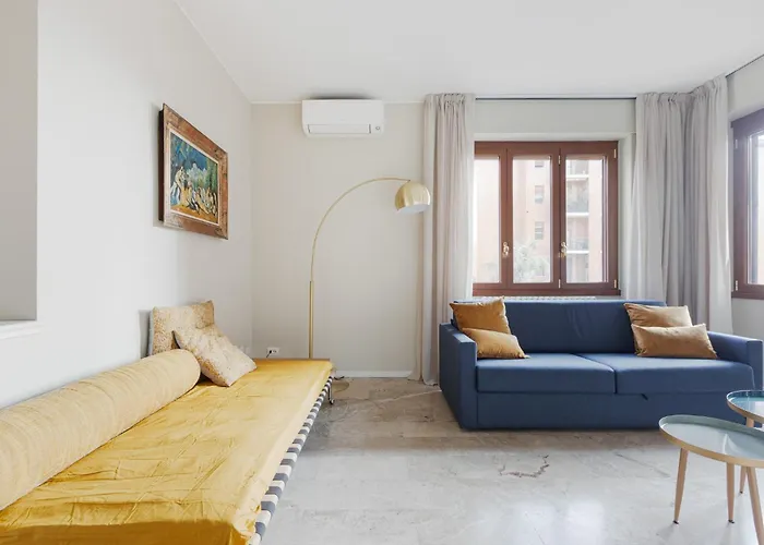 Guesthost - Naba Elegant & Spacious With 3 Balconies Apartment Milan