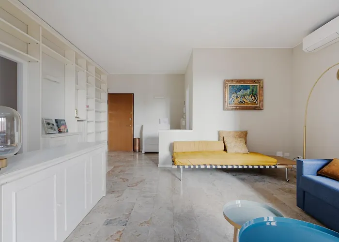 Guesthost - Naba Elegant & Spacious With 3 Balconies Apartment Milan