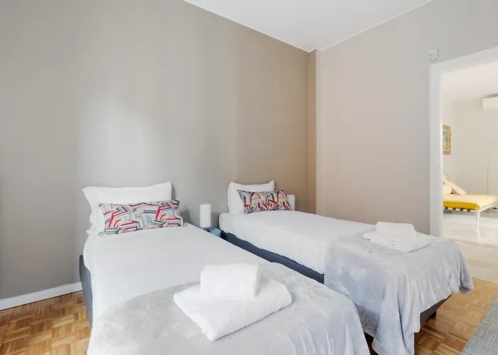 Apartment Guesthost - Naba Elegant & Spacious With 3 Balconies *