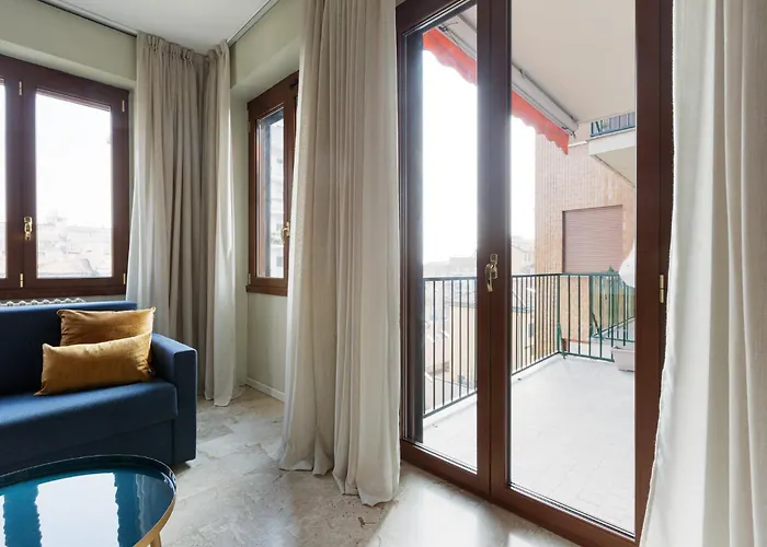 Guesthost - Naba Elegant & Spacious With 3 Balconies Milan